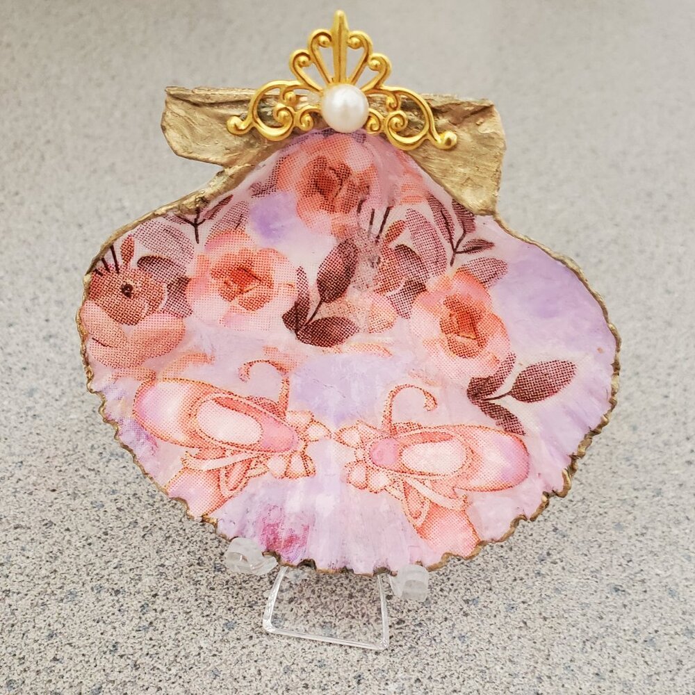Shells Scallop Ballet with Pearl and Crown Gold Leaf Trim Trinket Dish w/Stand